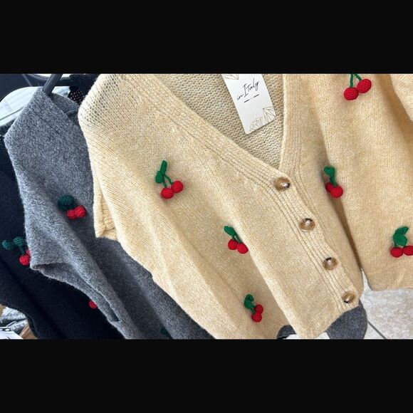 Sweater Blouse - Picture 2 of 4